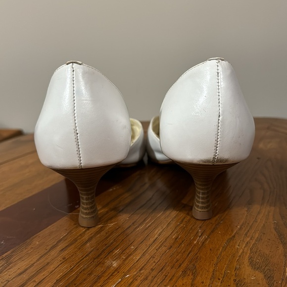 ⭐️ Via Uno White Heels (size 9; fits like 8.5) - Picture 2 of 5
